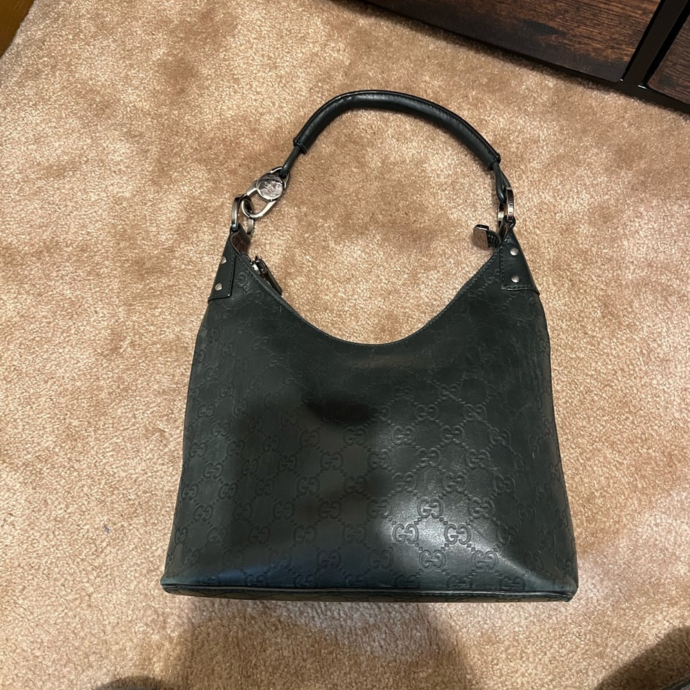 Gucci Leather Shoulder Bag with Metal Hardware

Final sale